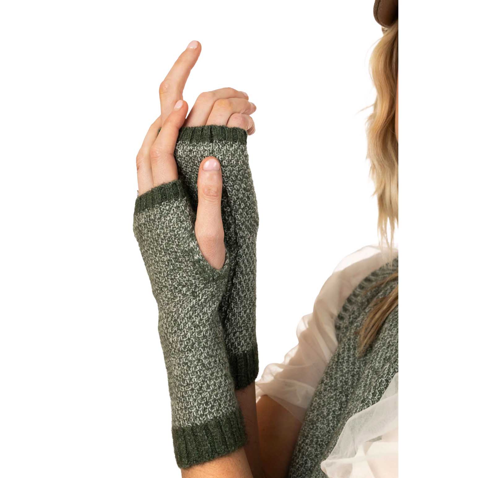 Brushtail Moss Stitch Plated Glovelets